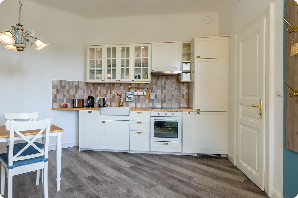 Полностью оборудованная кухня в Albizia Apartments